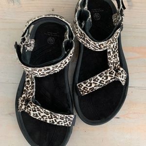 Cheetah print tevas Clearance